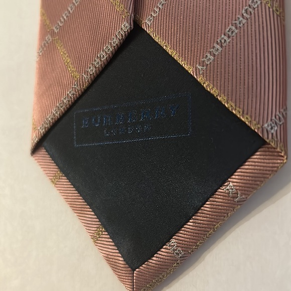 Authentic Burberry Printed Tie - Picture 4 of 6